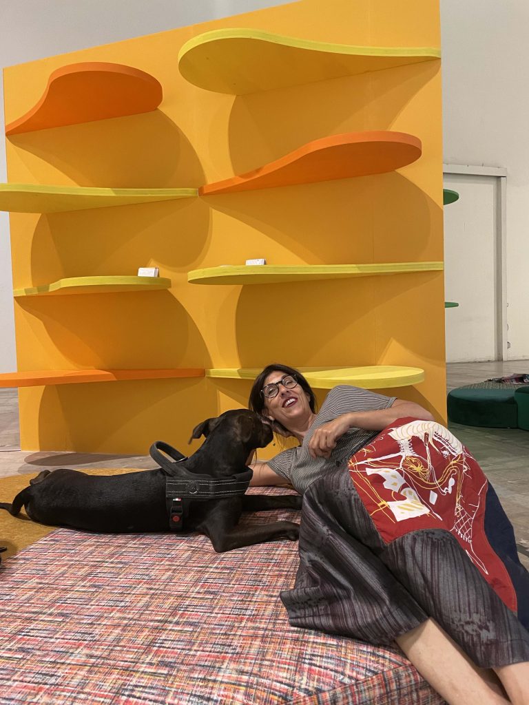 2022. AAES, divani per cani e arredi per gatti alla Milano Design Week 2022